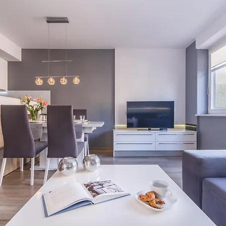 Secret Garden 150 M From The By Renters Апартаменты *