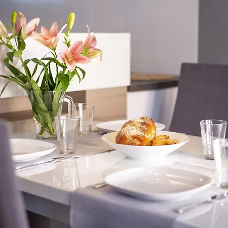 Apartament Secret Garden 150 M From The By Renters
