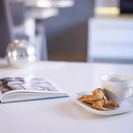 Apartament Secret Garden 150 M From The By Renters *
