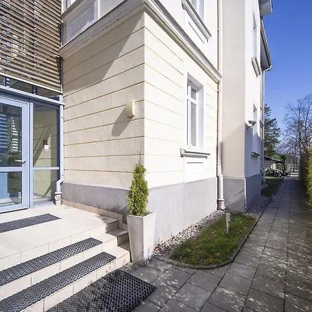 Apartament Secret Garden 150 M From The By Renters *